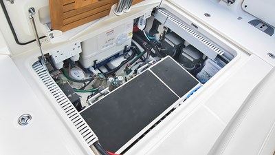 RIKI TIKI 26 Engine compartment