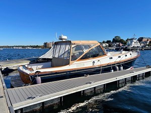ZIG ZIG 22 ZIG ZIG, Able Wolf Class 44: Starboard Beam at Dock
