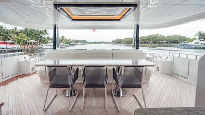PINCH ME 4 2021 Ocean Alexander 28R