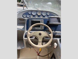 32' Bayliner 2004 305 Express 11 