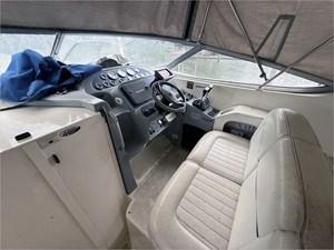 32' Bayliner 2004 305 Express 13 