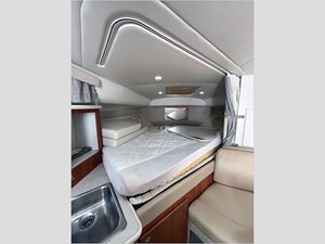 32' Bayliner 2004 305 Express 24 