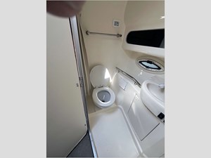 32' Bayliner 2004 305 Express 25 