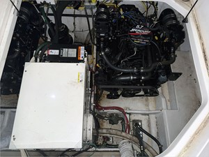 32' Bayliner 2004 305 Express 28 