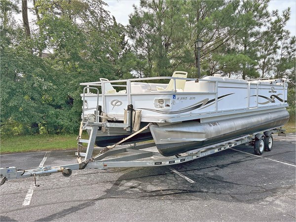 26' CREST 2007 2570 LXS