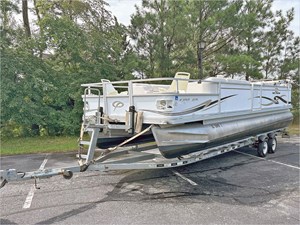 26' Crest 2007 2570 LXS 1 