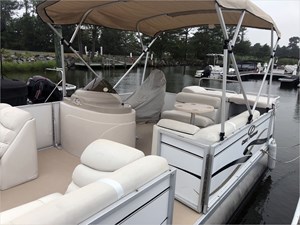 26' Crest 2007 2570 LXS 4 
