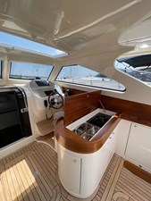 Gagliotta lobster 35 5 Pilot station and galley