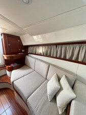 Gagliotta lobster 35 8 Interior saloon