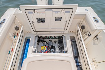 ALL THE RAGE 35 Engine hatch