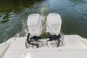 ALL THE RAGE 37 Twin outboard engines