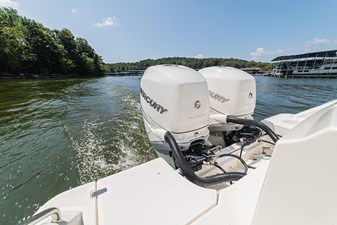 ALL THE RAGE 39 Stbd outboard engine
