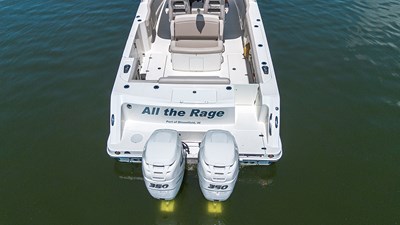 ALL THE RAGE 42 Twin outboard engines