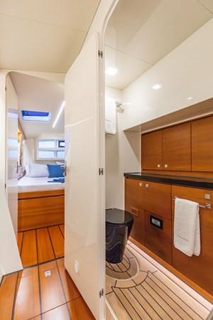 MOONWAVE, 2012 Gunboat 60: Stbd Guest Head