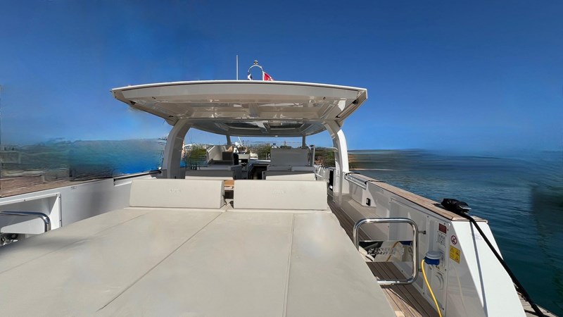 Large sunbed and cockpit