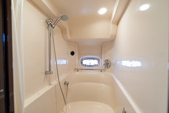 BETTER TOGETHER VI 31 Master shower