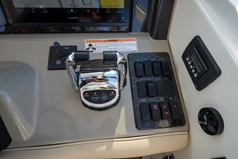 BETTER TOGETHER VI 51 Helm controls/switches