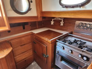 COURAGEOUS LADY 9 Galley 2