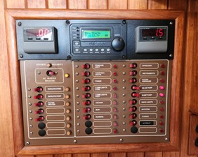 COURAGEOUS LADY 15 Electrical Panel