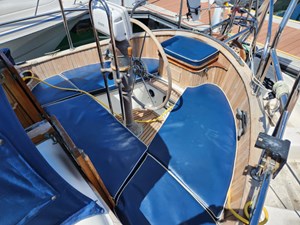 COURAGEOUS LADY 31 Cockpit
