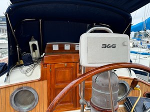 COURAGEOUS LADY 32 Helm 1