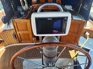 COURAGEOUS LADY 34 Helm 3