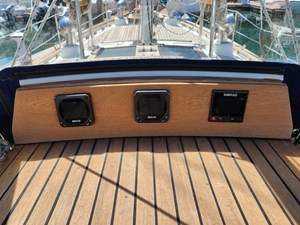 COURAGEOUS LADY 35 Electronics
