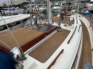 COURAGEOUS LADY 38 Deck 1