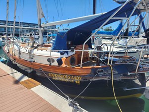 COURAGEOUS LADY 44 Dockside 2