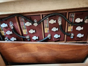 COURAGEOUS LADY 50 Batteries