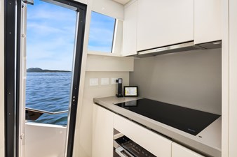 ESSENZA 12 Galley