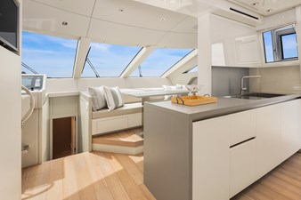 ESSENZA 14 Pilothouse