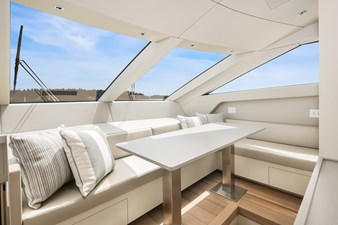 ESSENZA 15 Pilothouse