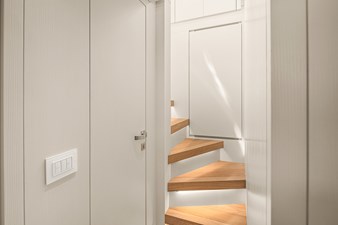 ESSENZA 18 Stairs