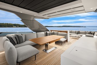 ESSENZA 34 Flybridge