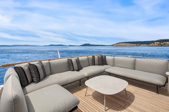 ESSENZA 35 Flybridge