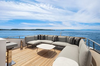 ESSENZA 36 Flybridge