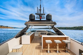 ESSENZA 37 Flybridge