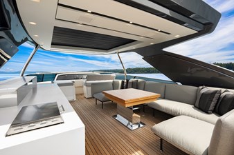 ESSENZA 39 Flybridge