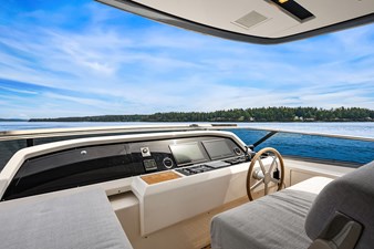 ESSENZA 41 Upper Helm