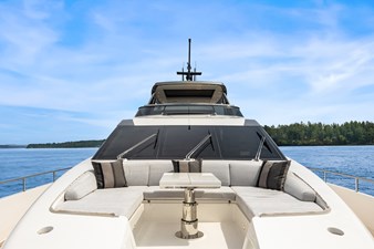ESSENZA 49 Foredeck
