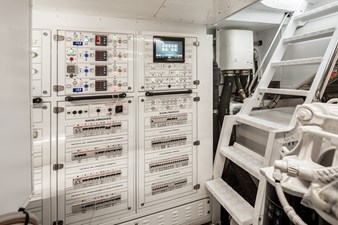 ESSENZA 56 Engine Room