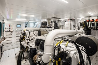 ESSENZA 59 Engine Room