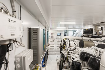 ESSENZA 61 Engine Room