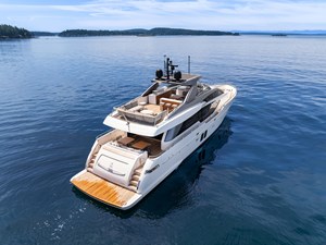 ESSENZA 64 Starboard Stern Profile