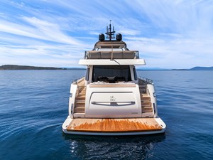 ESSENZA 66 Stern Profile
