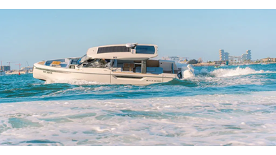 ICE 9 Saxdor 400 GTO ICE making a high-speed turn in Dubai waters, showcasing performance and agility.