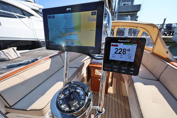 WELCOME: 2024 Leonardo Eagle 44 Helm GPS and Autopilot