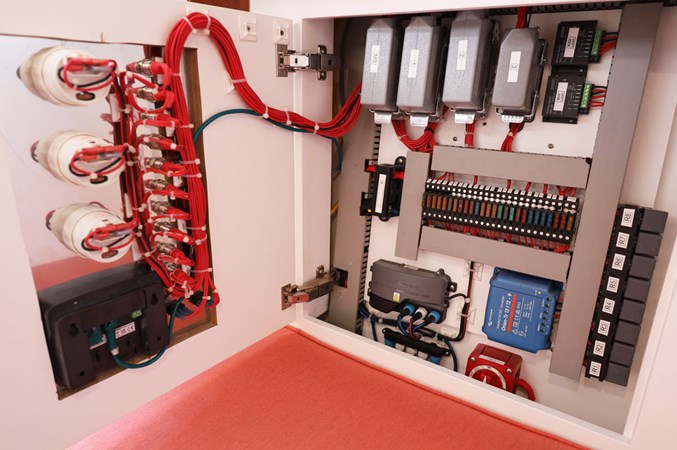 WELCOME: 2024 Leonardo Eagle 44 Wiring and Thruster on-off