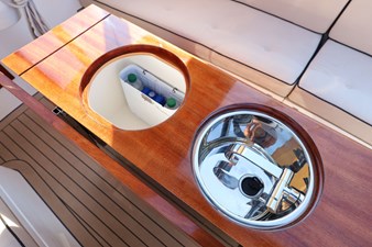 WELCOME 21 WELCOME: 2024 Leonardo Eagle 44 Cockpit Reefer and Sink